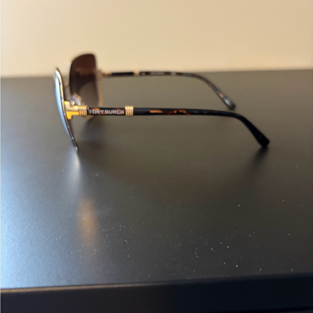 Tory Burch Gold Frame Black Gradient Lens Women's Sunglasses - Picture 2 of 11